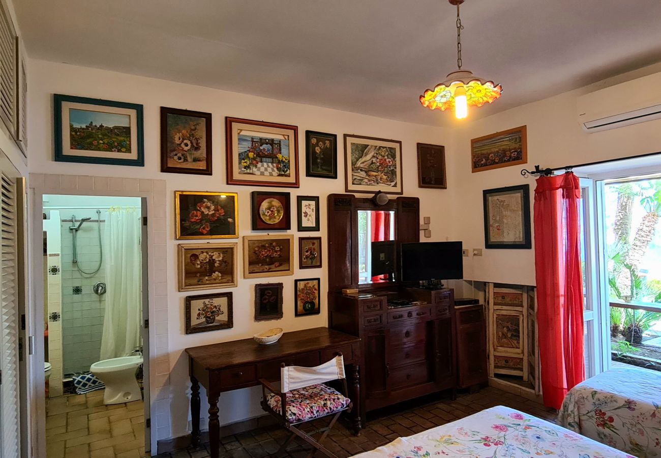 Affitto per camere a Ponza - b&b La Limonaia a mare 01