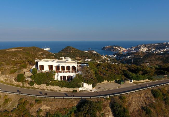 Affitto per camere a Ponza - B&B Il Gabbiano camera matrimoniale 05