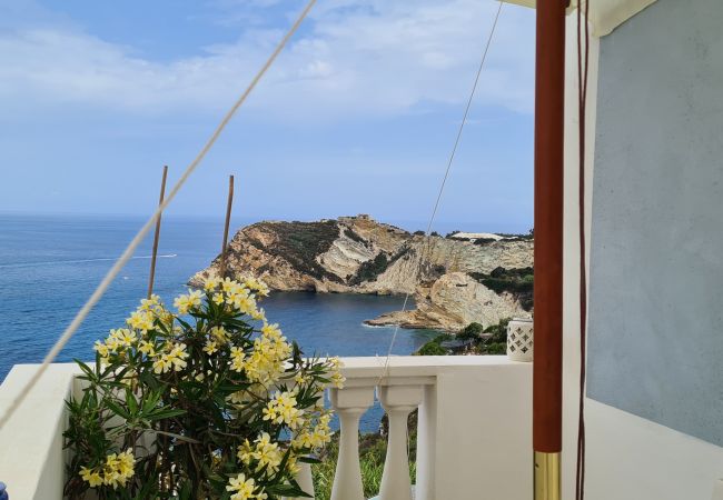 Affitto per camere a Ponza - b&b casa d'aMare matrimoniale primo piano