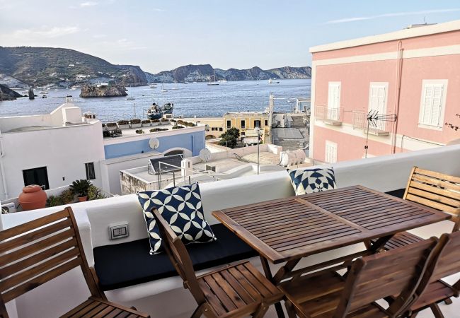 Ferienwohnung in Ponza - Turistcasa - Mini Suite Corso Umberto 111