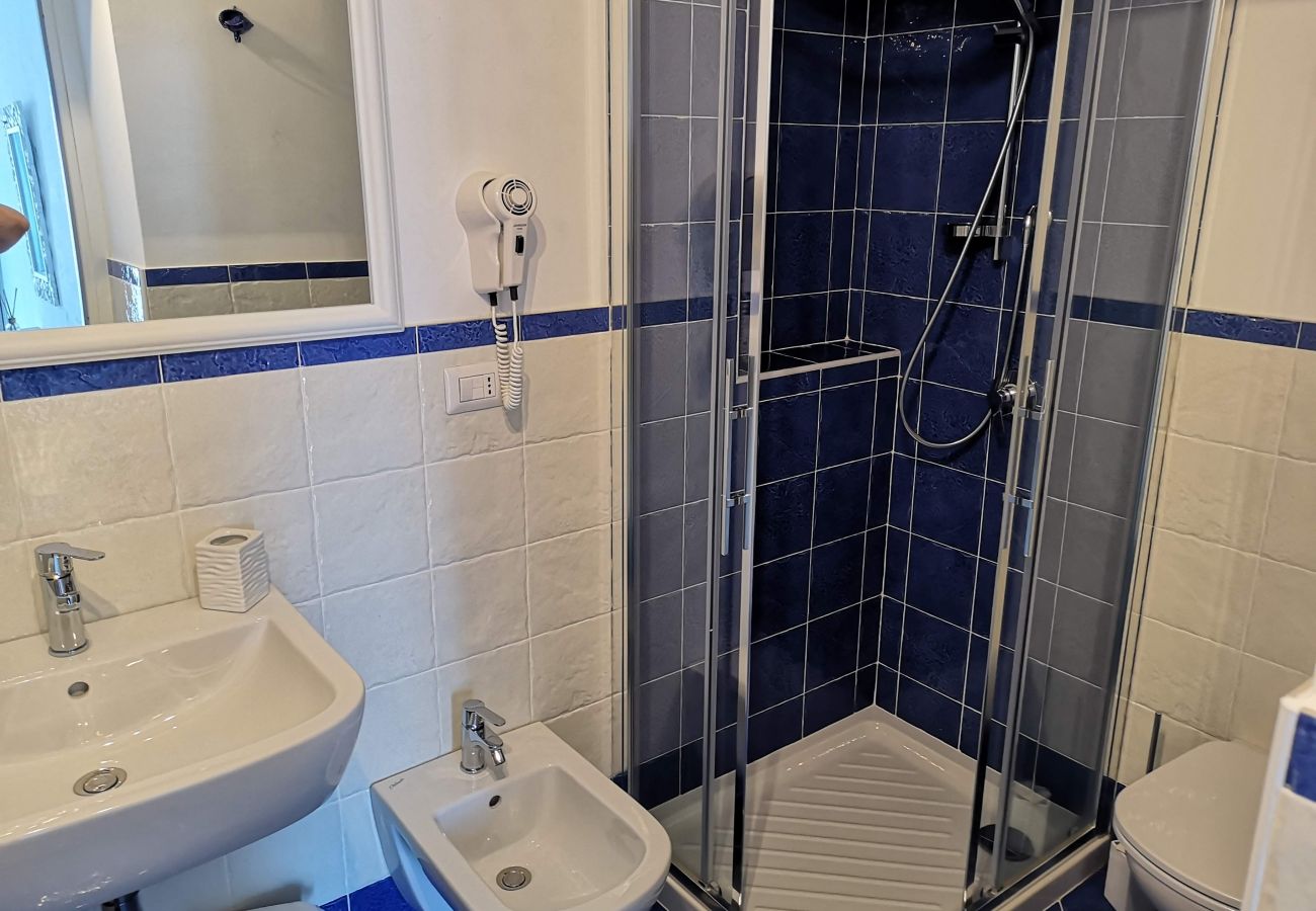 Rent by room in Ponza - b&b Casa d'aMare - Il Mare in una stanza -