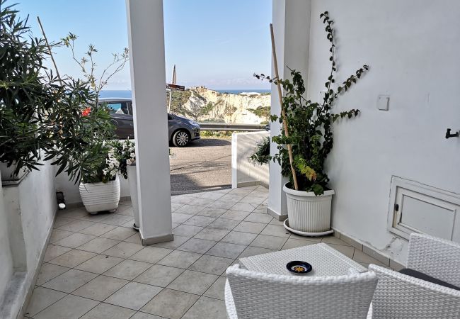 Rent by room in Ponza - b&b Casa d'aMare - Acqua di sale -