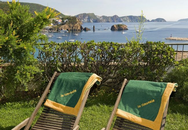 Rent by room in Ponza - b&b La Limonaia a mare 01