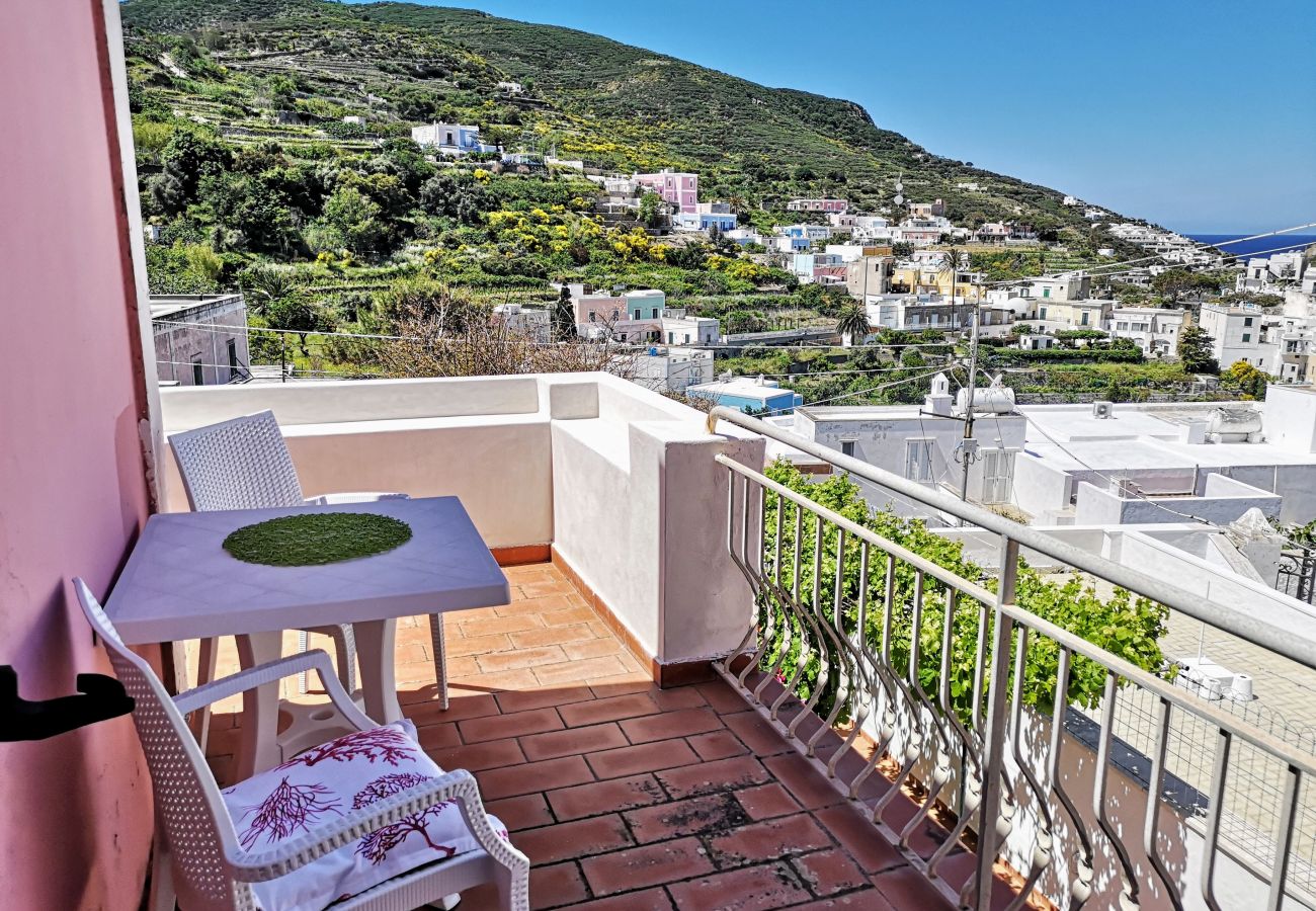Rent by room in Ponza - La Maison Fiorita - camera Le Coppe -