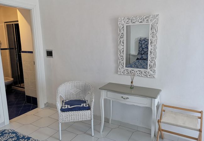 Rent by room на Ponza - b&b Casa d'aMare - Il Mare in una stanza -