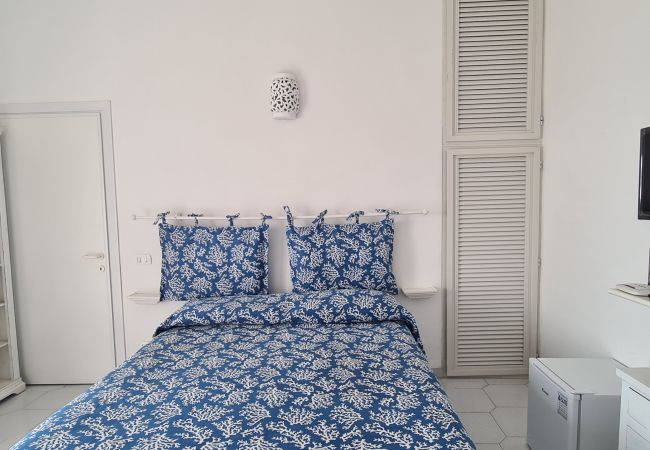 Rent by room на Ponza - b&b Casa d'aMare - Il Mare in una stanza -