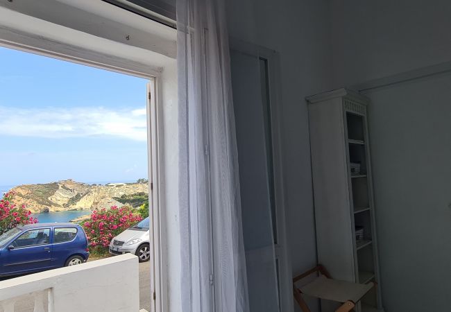 Rent by room на Ponza - b&b Casa d'aMare - Il Mare in una stanza -